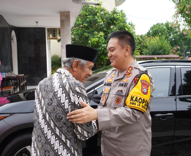 Anjangsana Kapolda Riau ke Rumah Ketua PP Polri dalam Rangka HUT Bhayangkara ke-78
