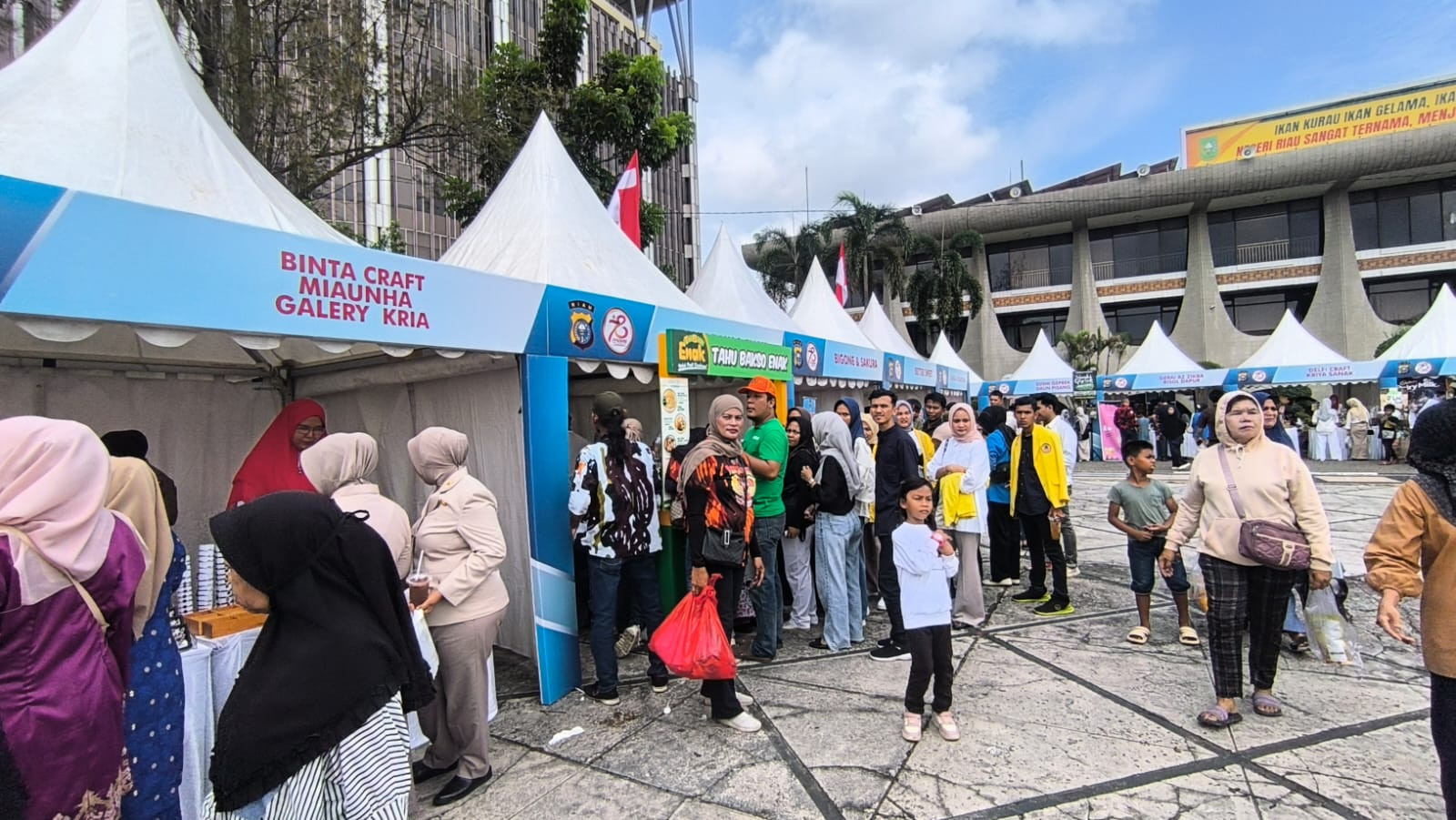 Kapolda Riau Resmikan Bazar UMKM Meriahkan HUT Bhayangkara Ke-78
