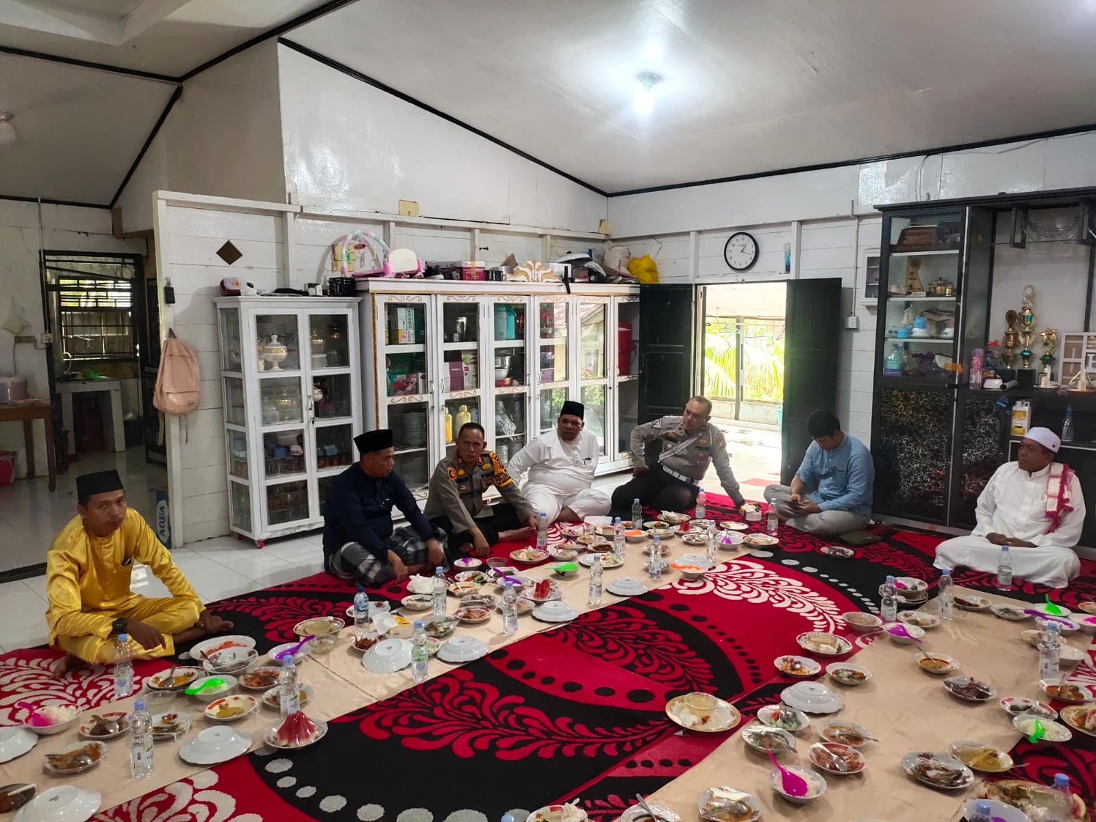 Polsek Pujud Sosialisasi Pilkada Damai Bersama Tokoh Masyarakat di Tanjung Medan