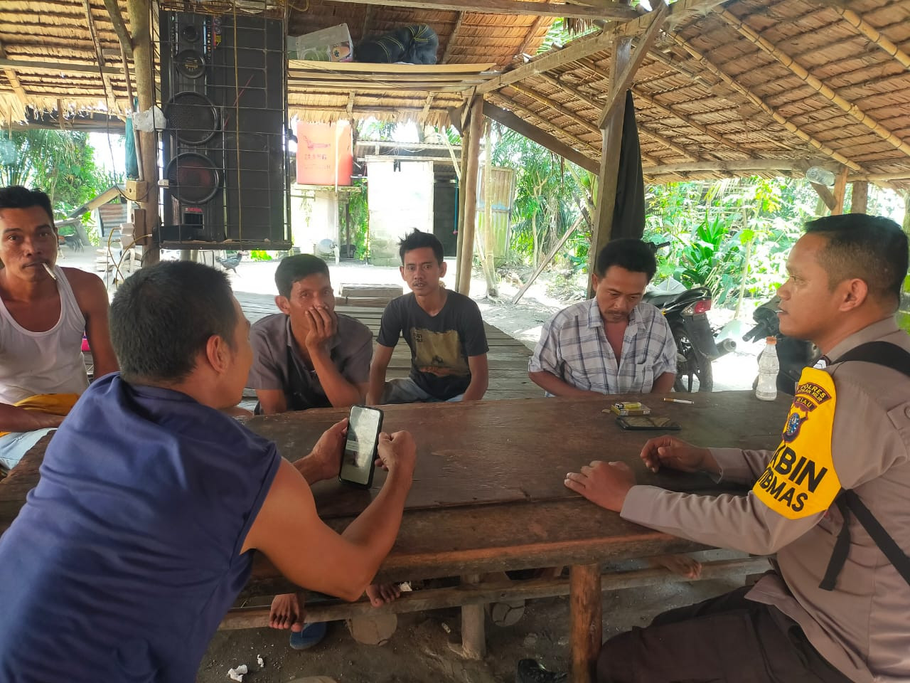 Sosialisasi Cooling System Pilkada Damai, Personil Polsek Pujud Sambangi Rumah Warga