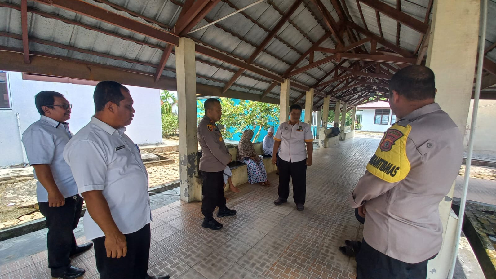 Kapolsek Bukit Raya Sambangi Panti Sosial Sampaikan Pesan Pilkada Damai