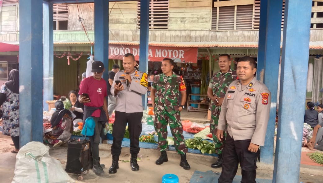 Ini Cara Unik Kapolsek Rokan IV Koto Sampaikan Pedan Cooling System Pilkada Damai ke Warga 