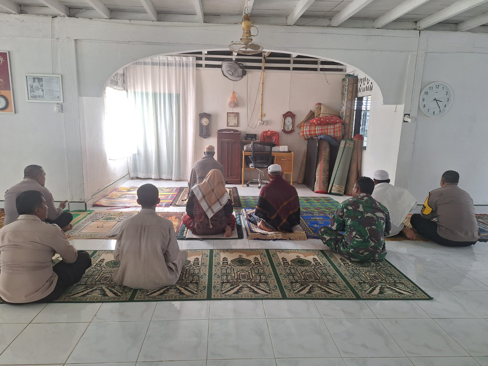 Sinergitas TNI-Polri, Kapolsek Rambahhilir Cooling System Bersama Guru Suluk Surau Ar Ridho