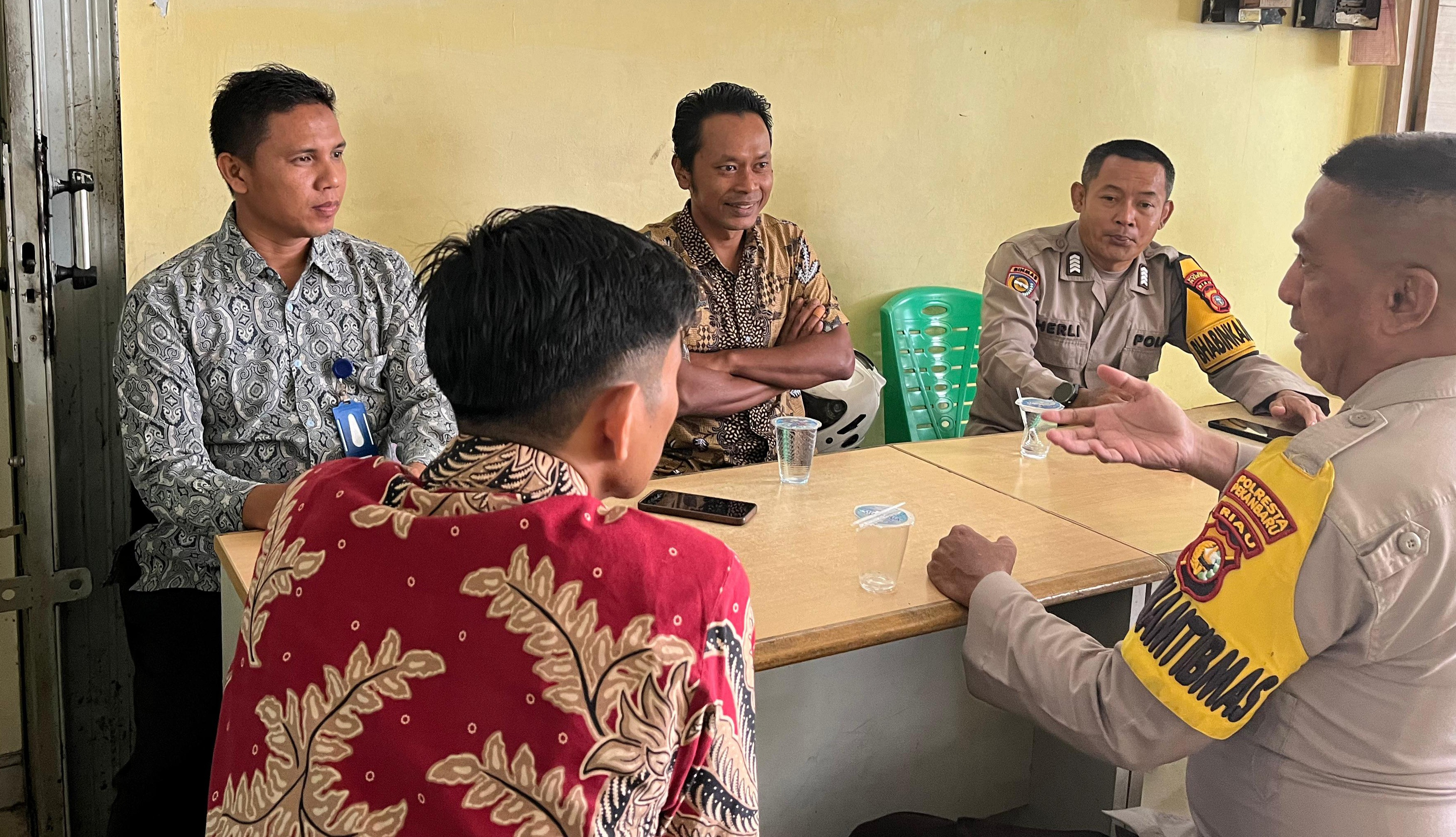 Polsek Senapelan Sosialisasikan Pilkada Damai Bersama Karyawan Bank Mayapada 