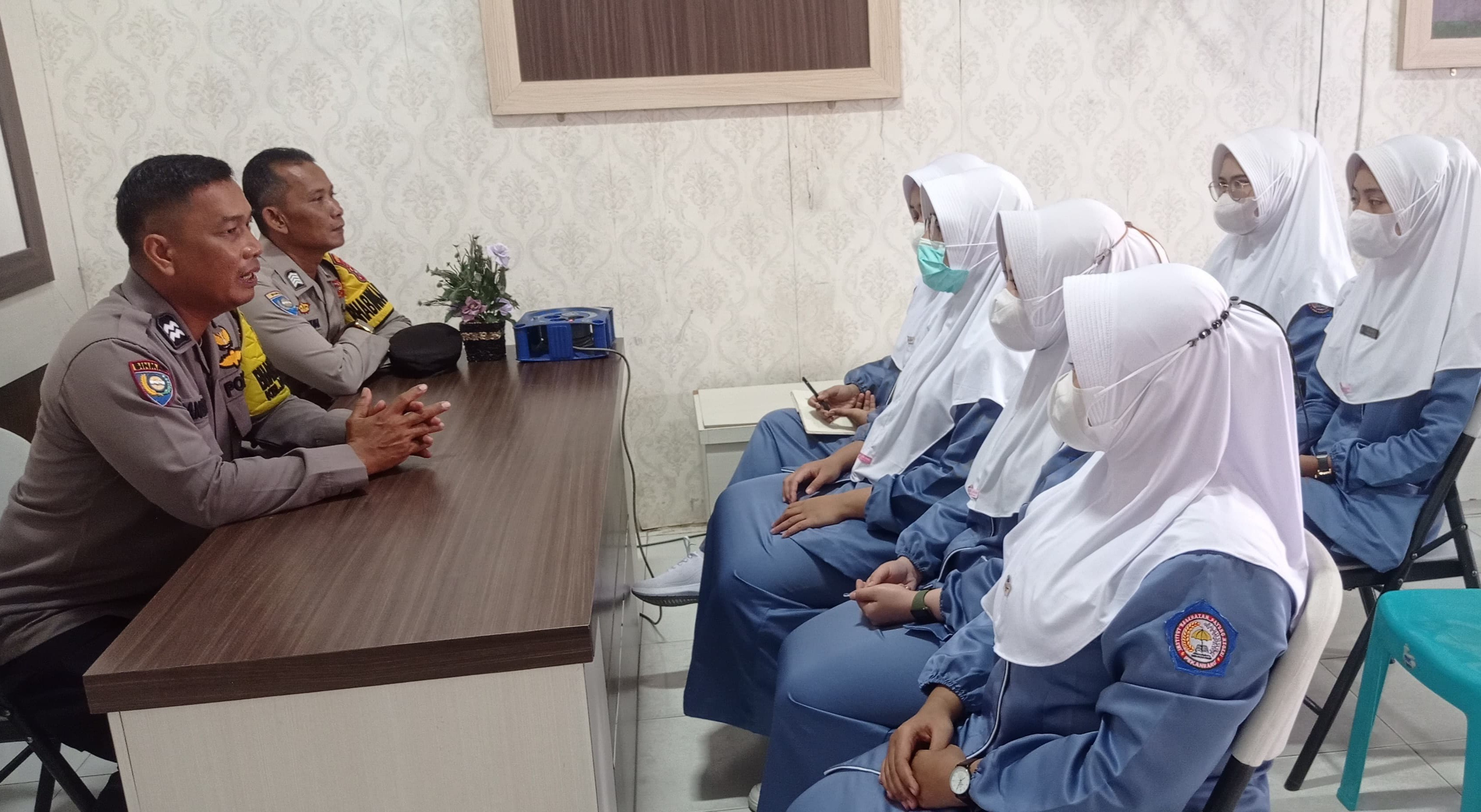 Polsek Rumbai Pesisir Gandeng Mahasiswa Perawat Puskesmas, Edukasi dan Sosialisasikan Pilkada 2024