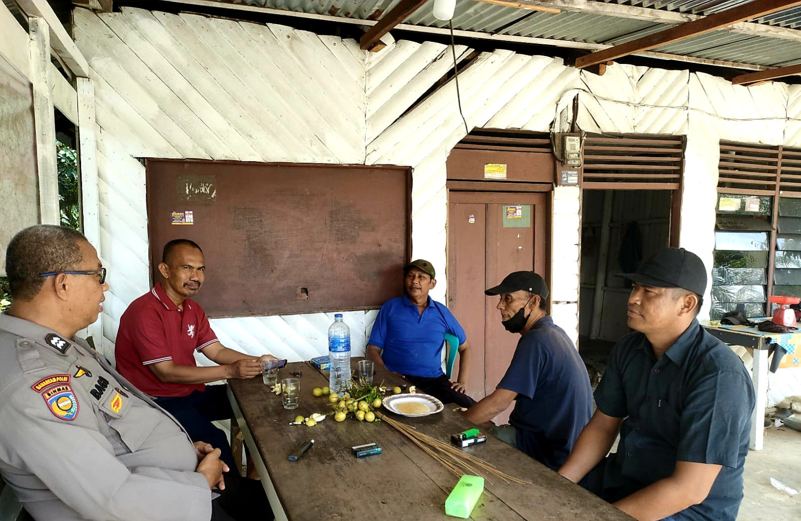 Bhabinkamtibmas Tirta Siak Patroli Karhutla, Ciptakan Kondusifitas Jelang Pilkada