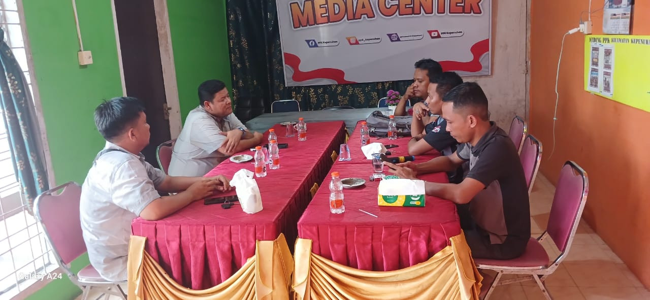 Pastikan Kesiapan Pilkada, Kasat Intelkam Polres Rokan Hulu Gelar Cooling System Bersama PPK Kepenuhan