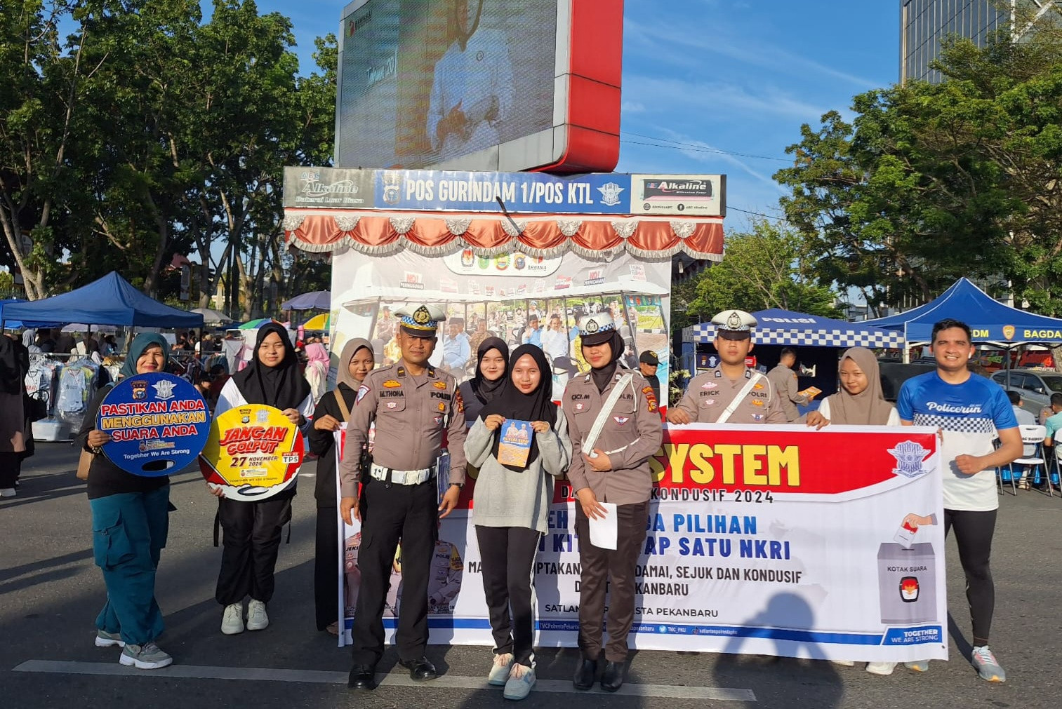 Sasar Pengunjung CFD, Satlantas Polresta Pekanbaru Giat Pengamanan Wujudkan Pilkada Damai 