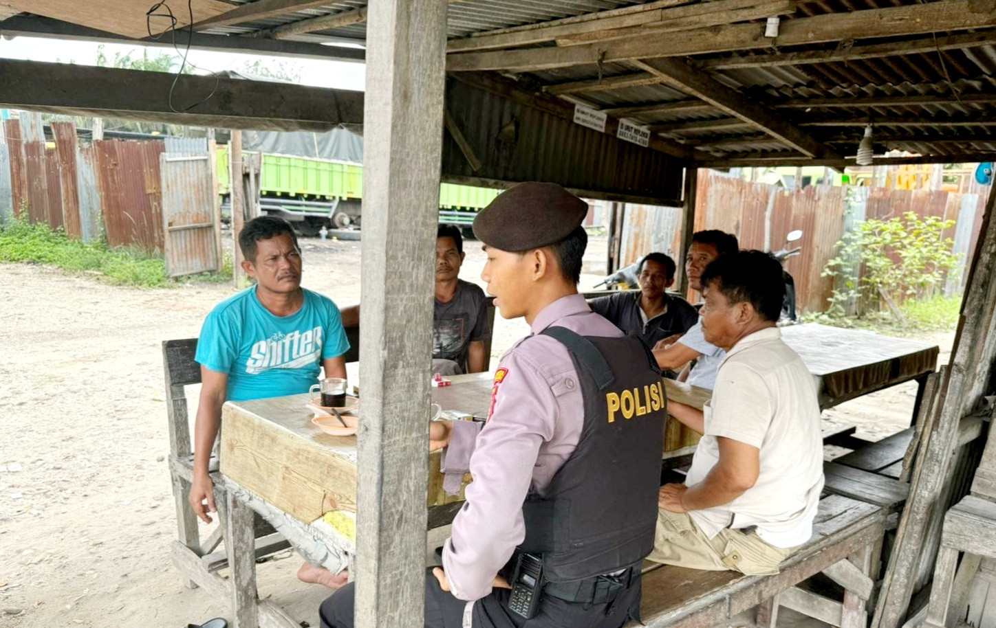 Personel Sat Samapta Polresta Pekanbaru Laksanakan Cooling System untuk Pemilu Damai 