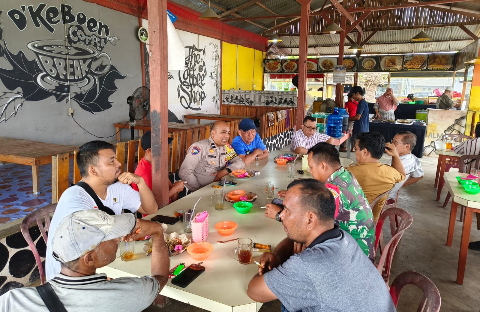 Sinergitas Tiga Pilar, Sambangi Warga Di Kedai Kopi Untuk Sukseskan Pemilukada 2024