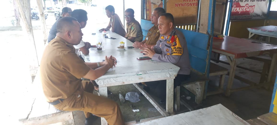 Kapolsek Pujud Pimpin Cooling System Bersama Upika, Sampaikan Pesan Pilkada Damai