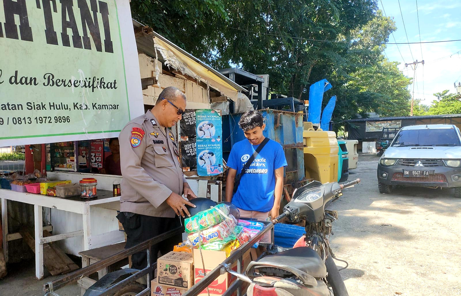 Datangi Pedagang Keliling, Wujudkan Pilkada Damai, Ini Pesan Bhabin Tirtasiak
