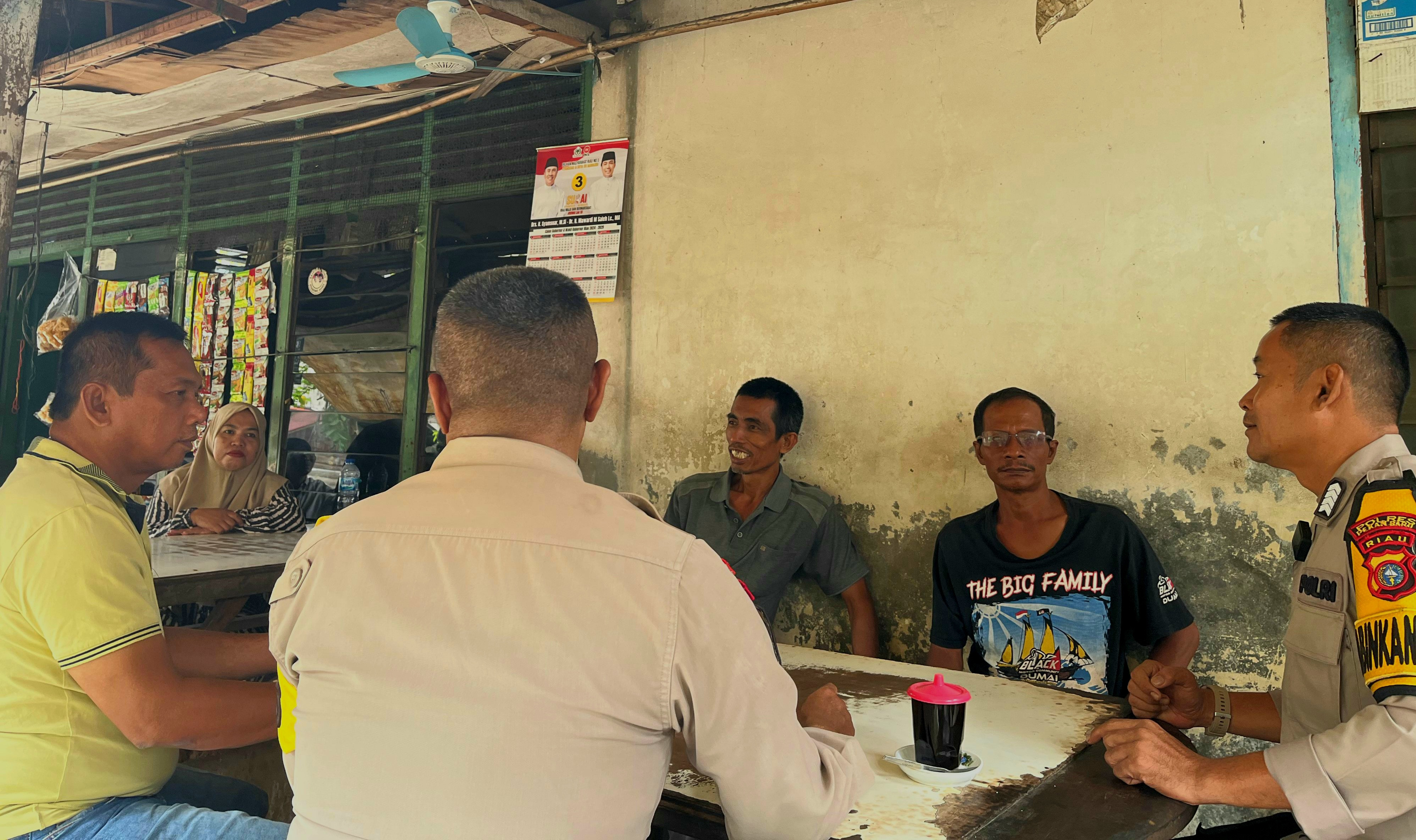 Polsek Senapelan Ajak Pekerja Gudang Deli Bukit Nelayan Gunakan Hak Pilih