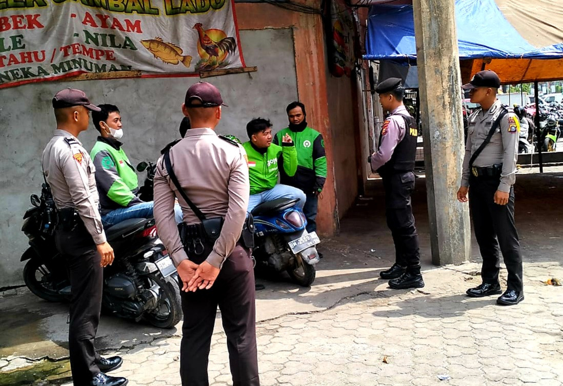 Bincang Hangat dengan Pengemudi Ojek Online, Ini Pesan Personel Polresta Pekanbaru 