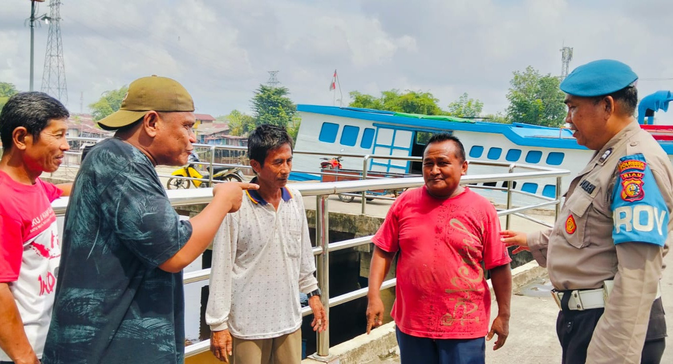 Polsek SKP Bersama Masyarakat Pelabuhan Pekanbaru Ajak Wujudkan Pemilu 2024 Sejuk dan Nyaman