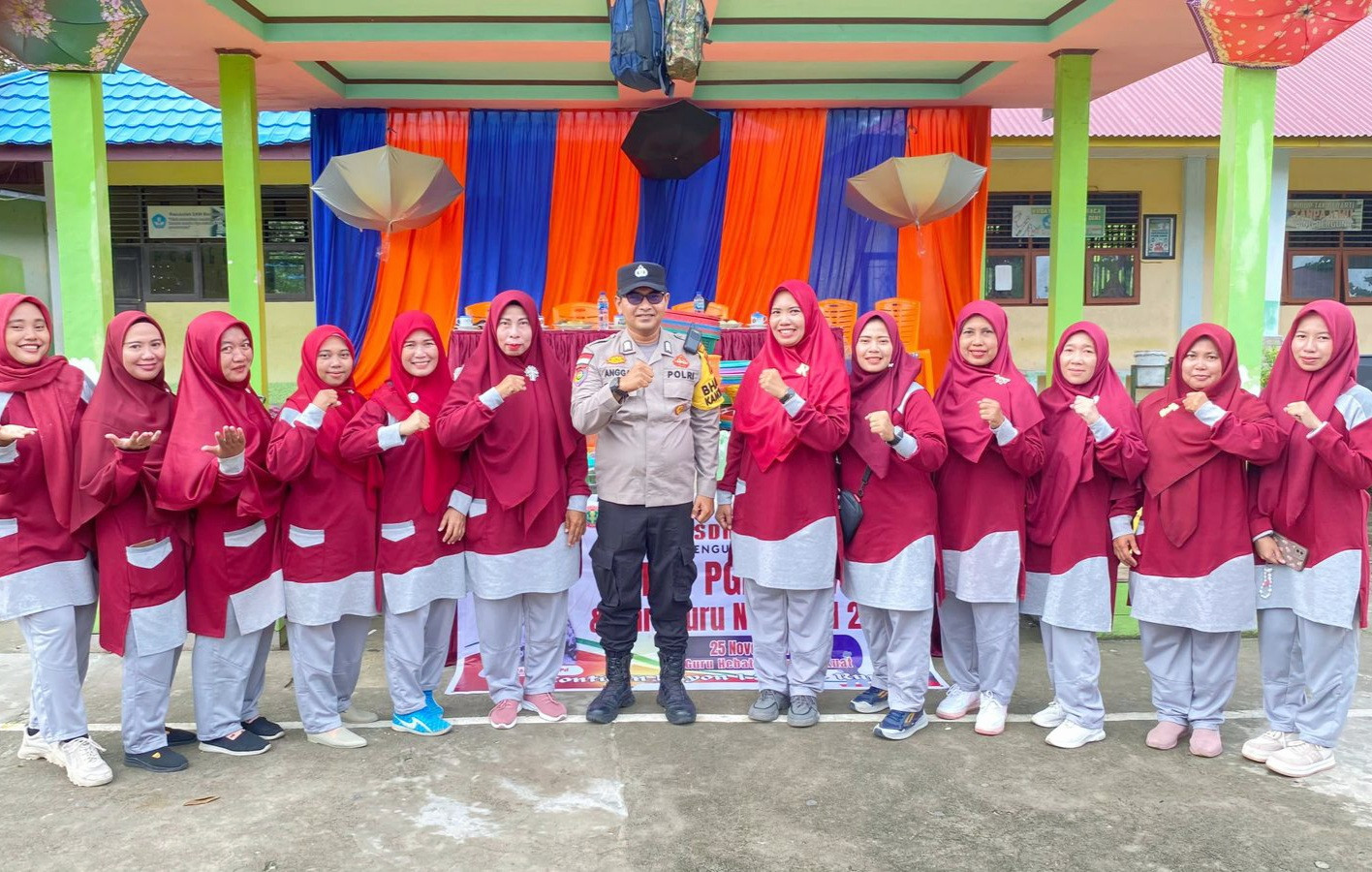 Dalam Perayaan Hari Guru Nasional di SDN 02, Polsek Rupat Ajak Warga Ciptakan Pilkada Damai 2024
