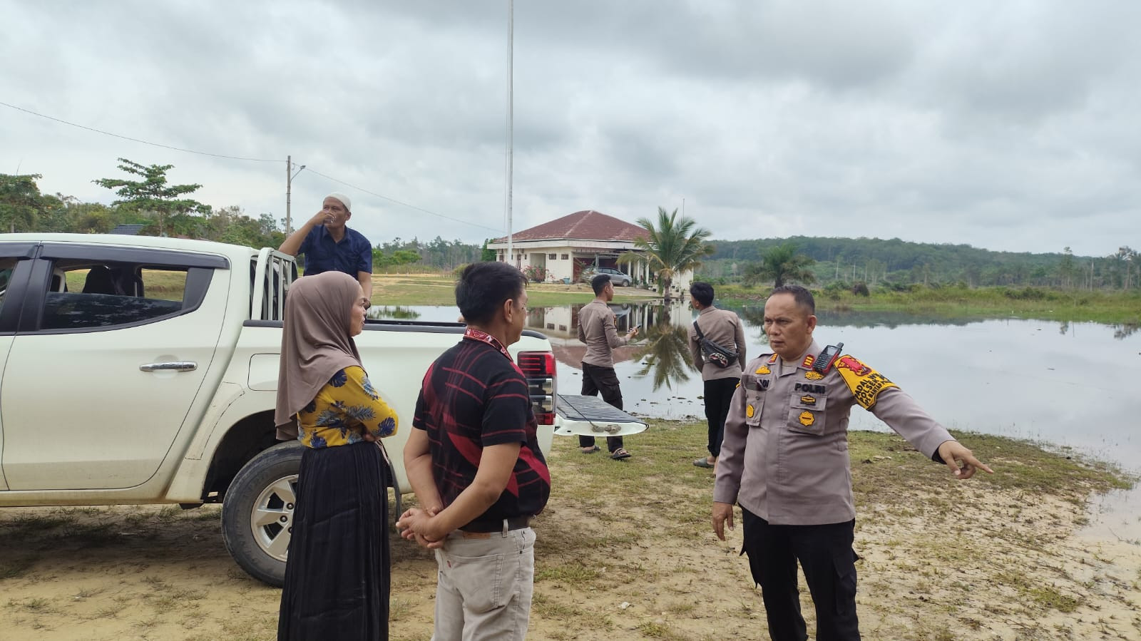 Bersama Anggota DPRD, Kapolsek Pujud Ajak Masyarakat Kembali Rajut Harmonisasi Paska Pilkada