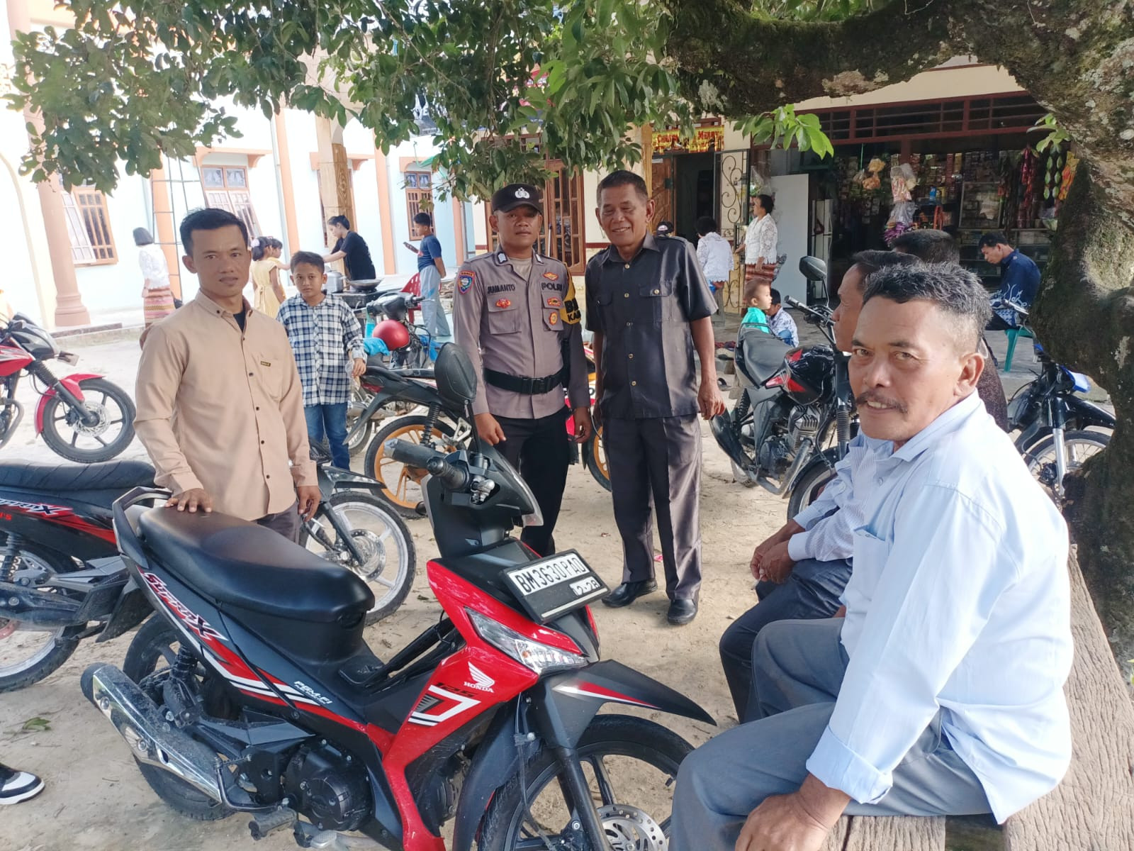 Sambangi Warga Sukajadi, Polsek Pujud Sampaikan Pesan Cooling System