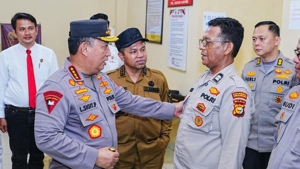 Kapolri Anugerahi Aiptu Jimmi Penghargaan Istimewa atas Dedikasi Bangun Pesantren Gratis di Pekanbaru