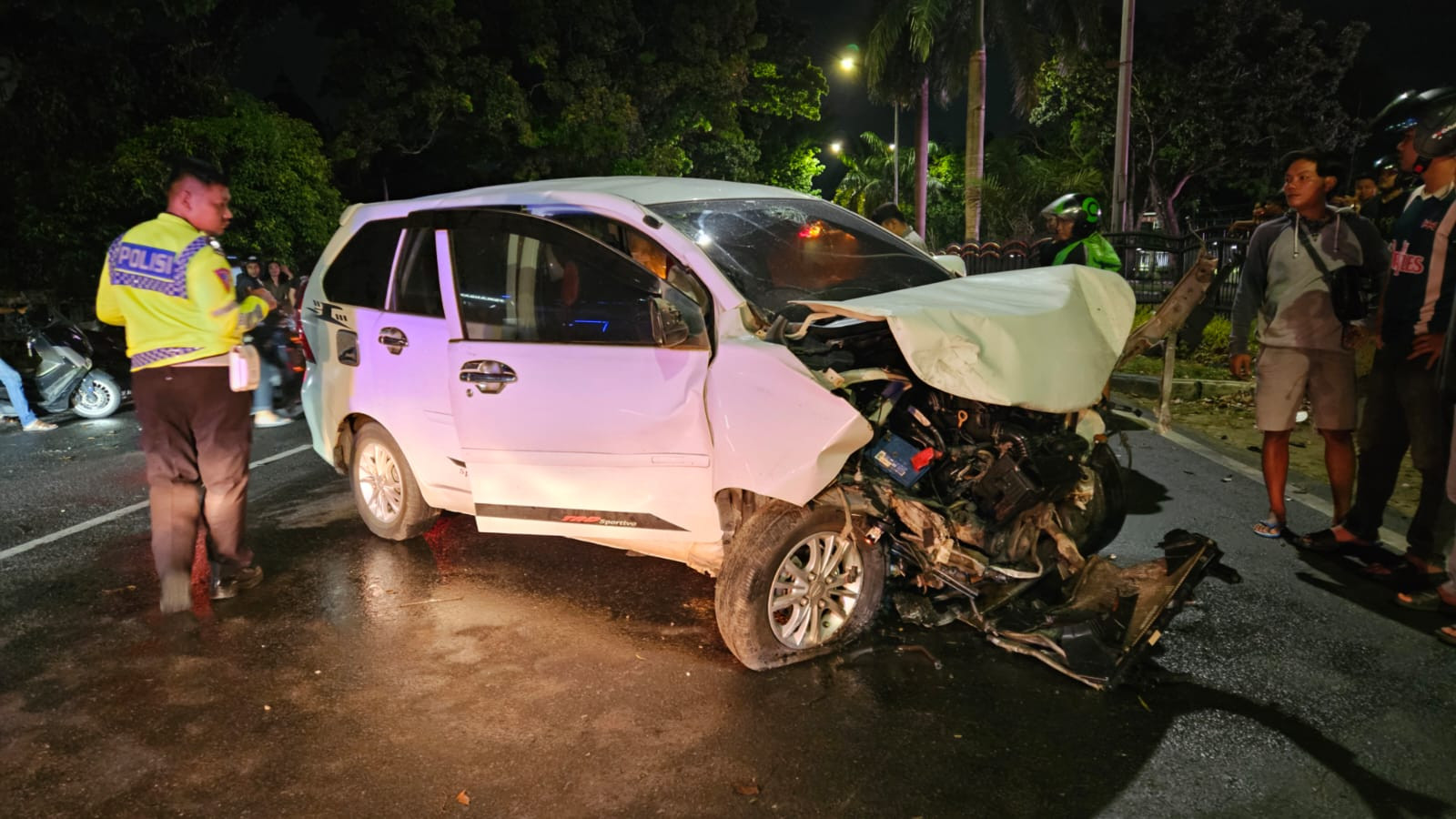Dua Mobil Alami Kecelakaan di Depan Showroom BYD Arista Pekanbaru, Kerugian Capai Rp50 Juta