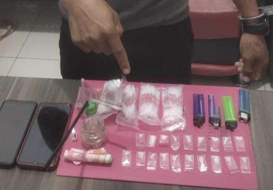 Polsek Tenayan Raya Ringkus Pengedar Narkoba, Doyok Adik Iwan Kota Ditangkap