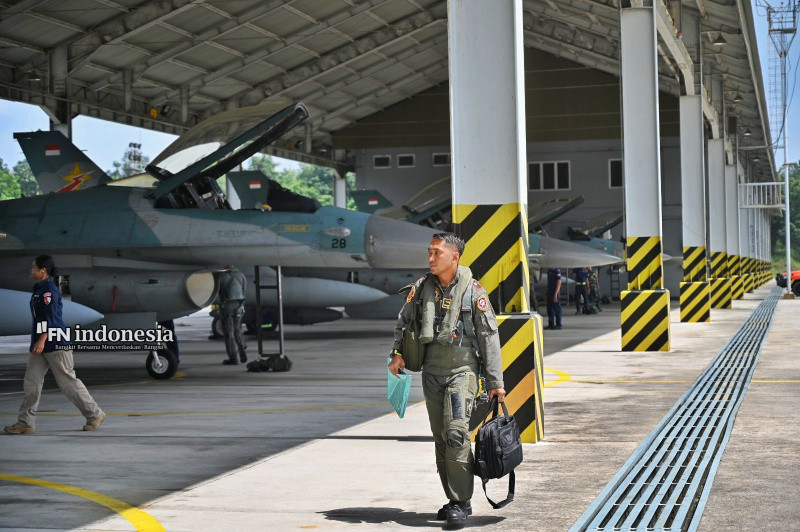 Pesawat Tempur F 16 Lanud Roesmin Nurjadin Terbang ke Jakarta Siap Melaksanakan Misi