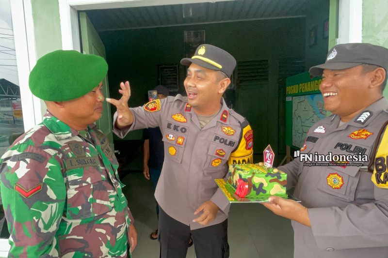 Meriahkan Hut TNI ke-79, Polsek Siak Kecil Berikan Kejutan kepada Koramil
