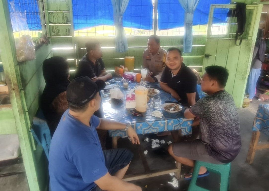 Wujudkan Pilkada Damai, Personil Polsek Tambusai Utara Coolling System Bersama Warga Mekar Jaya