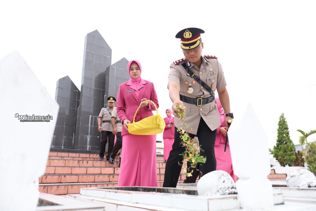 Polres Rohil Gelar Upacara Ziarah dan Tabur Bunga di TMP Bagan Barat dalam Rangka HUT Bhayangkara ke-79
