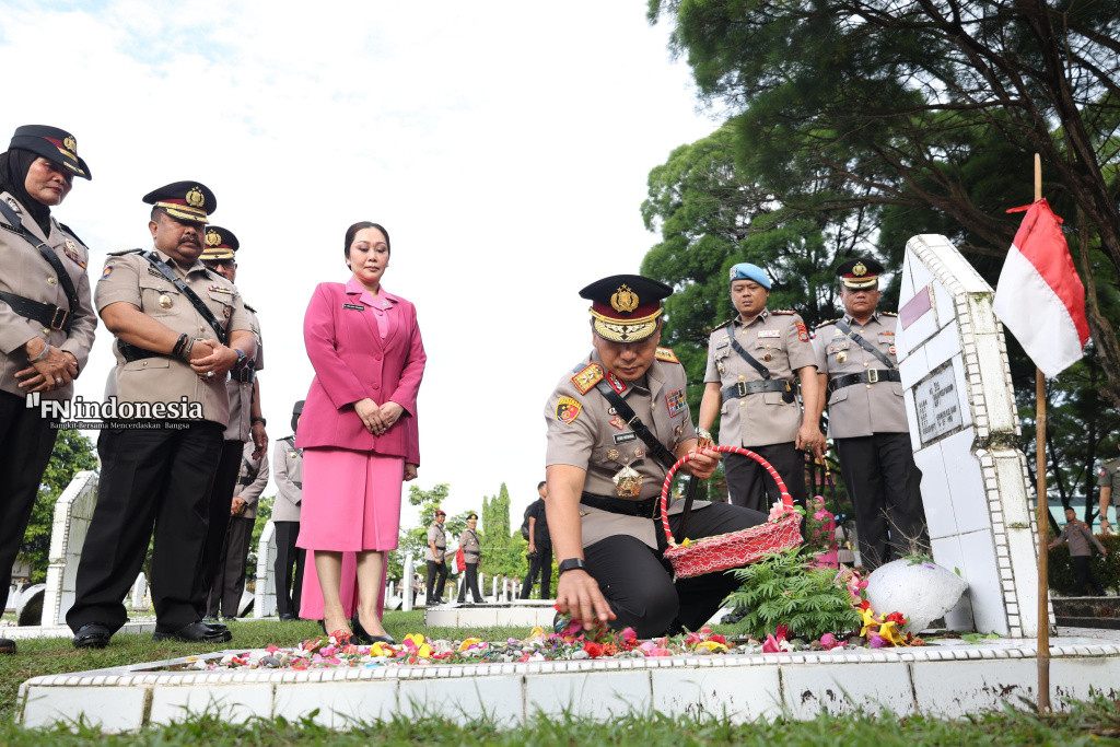 Jelang Hari Bhayangkara ke-79, Kapolda Riau Pimpin Ziarah dan Tabur Bunga Sebagai Tanda Hormat pada Pahlawan