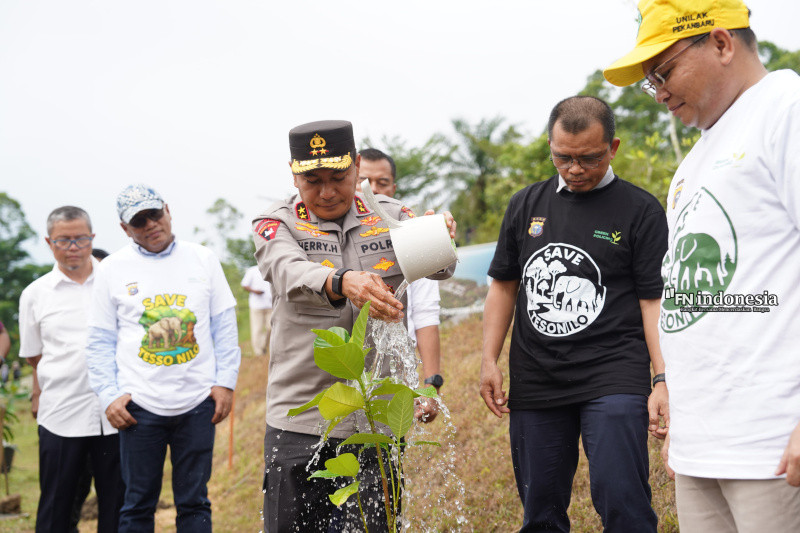 Irjen Herry Heryawan Hadiri Green Action Penanaman 300 Pohon di Kampus Unilak
