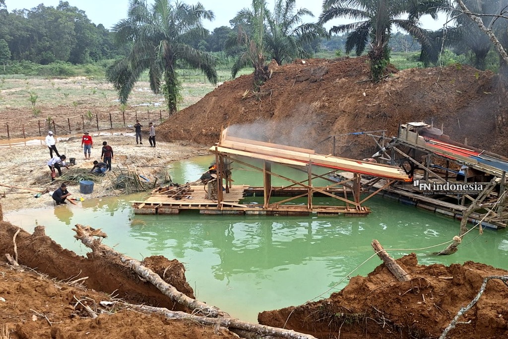 Polda Riau Laksanakan Operasi Besar Penertiban PETI di Kuansing, 13 Rakit Dimusnahkan