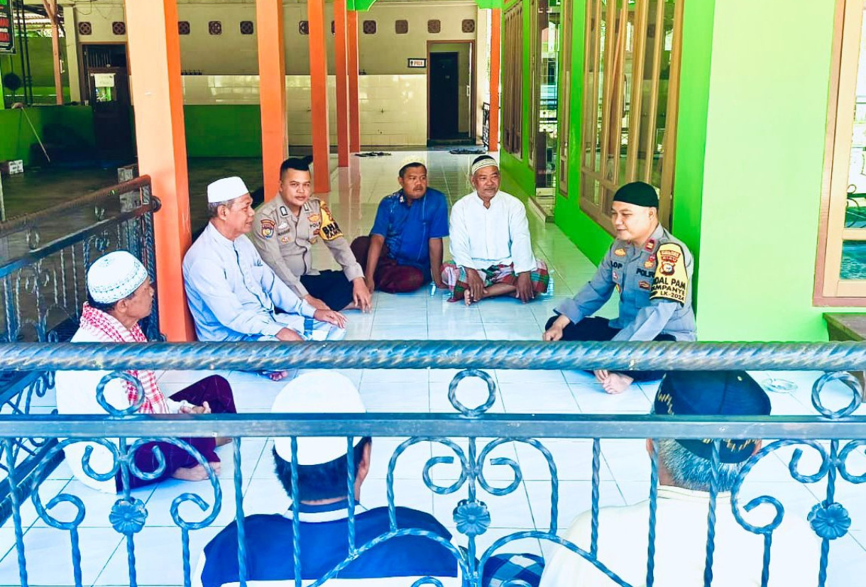 Cooling System Pilkada, Kapolsek Tandun Diskusi dan Dialog  Para Tokoh Desa Kumain