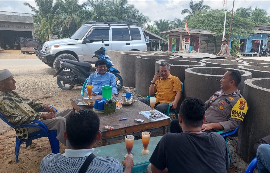 Bhabinkamtibmas Polsek Bonai Darussalam Gelar Cooling System Bersama Tokoh Masyarakat Desa Kasang Mungkal