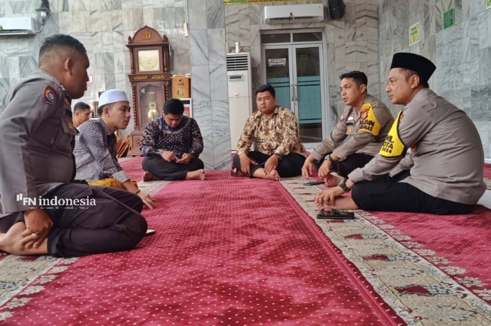 Kapolsek Pekanbaru Kota Silaturahmi Kamtibmas dengan Pengurus Masjid Muslimin