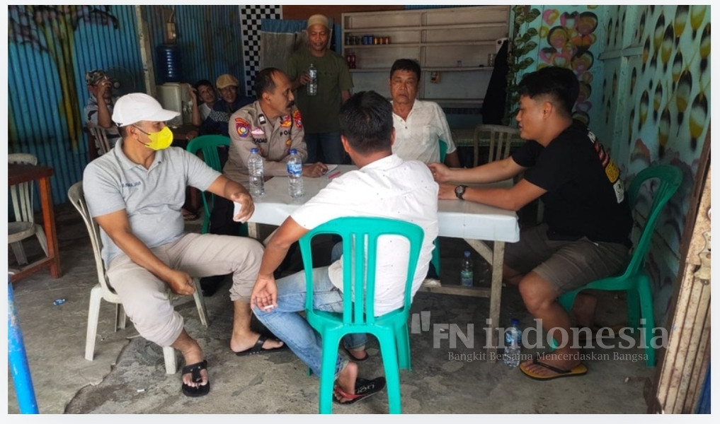 Kapolsek KSKP Tembilahan Sosialisasikan Pemilu Damai 2024, Ajak Masyarakat Wujudkan Pilkada Aman dan Kondusif di Pelabuhan Pelindo