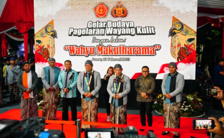 Pagelaran Budaya Wayang Kulit Lakon Wahyu Makutharama, TNI-Polri makin Dekat dengan rakyat