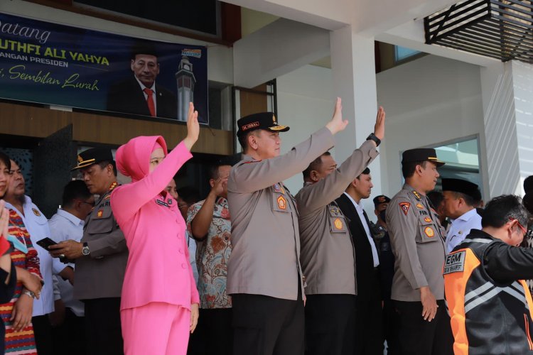 Kapolda Riau Lepas Keberangkatan Irjen Rusdi Hartono di Bandara Sultan Thaha Saifudin Jambi