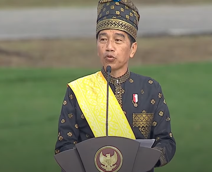 Gunakan Baju Kesultan Melayu Riau, Presiden Jokowi Pimpin Peringatan Hari Lahir Pancasila 2024 di Dumai