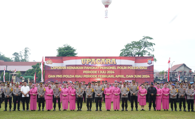 Kapolda Riau Pimpin Upacara Kenaikan Pangkat Personel Polda Riau Periode Juli 2024