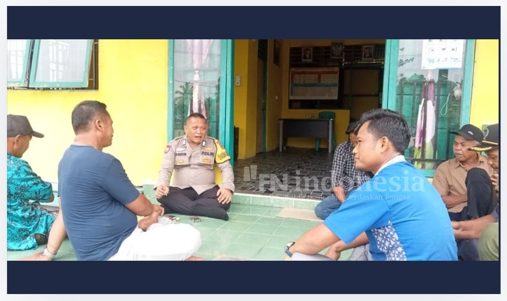 Bhabinkamtibmas Polsek Pulau Burung Himbau Masyarakat Desa Sri Danai Jaya untuk Ciptakan Pilkada Damai, Aman dan Kondusif