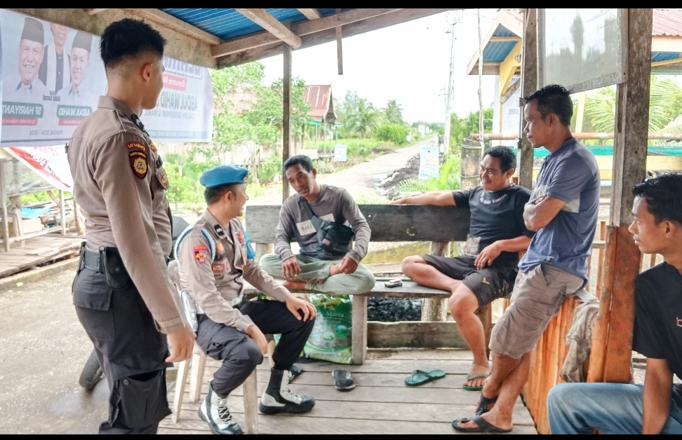 Polsek Teluk Belengkong Gelar Patroli Kamtibmas di Desa Sakarotan Jelang Pilkada 2024